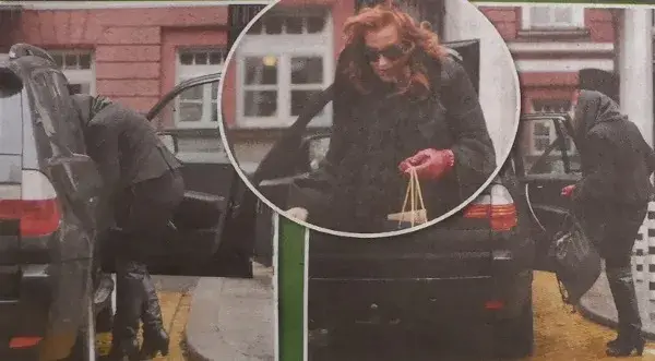 Аня Пенчева раздава армагани с червени ръкавички