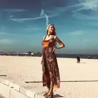 Антония Петрова се пусна по бански в 9-ия месец