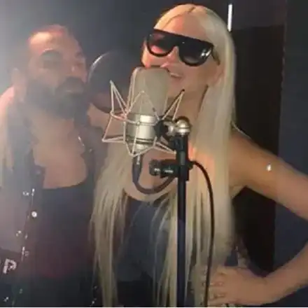 Азис и Карлеуша с номинации за сръбските грами