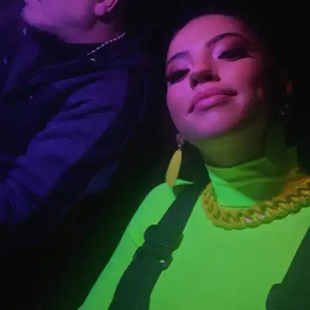 Дара посрещна 2019-а в такси