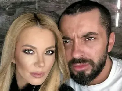 Ексклузивно в HotArena! Пиян Цецо Андреев звънял да Емилия да й иска обяснение защо го е отрязала! На следващия ден гримьорът се скрил в тоалетната от страх! (Вижте защо)