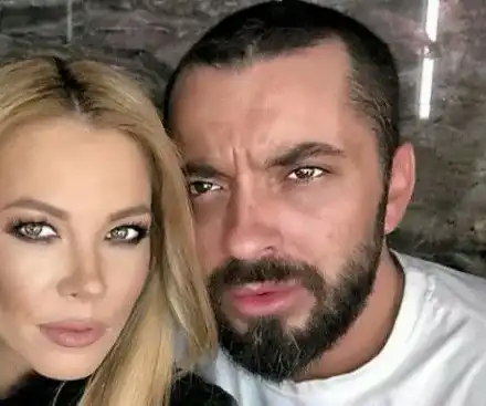 Ексклузивно в HotArena! Пиян Цецо Андреев звънял да Емилия да й иска обяснение защо го е отрязала! На следващия ден гримьорът се скрил в тоалетната от страх! (Вижте защо)