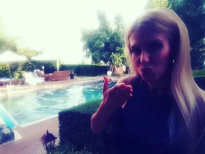 Ето палата на Анелия за 1,5 милиона! Мраморен под, скъпи полилеи и киносалон в новия й дом