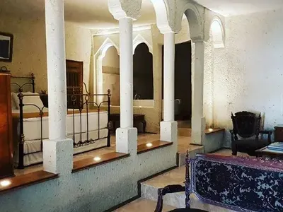 Ето палата на Анелия за 1,5 милиона! Мраморен под, скъпи полилеи и киносалон в новия й дом