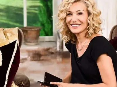 Гала се самолекува в интернет