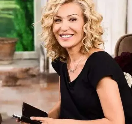 Гала се самолекува в интернет