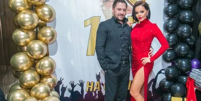 Галена отпразнува 15 години на сцена със шумно парти