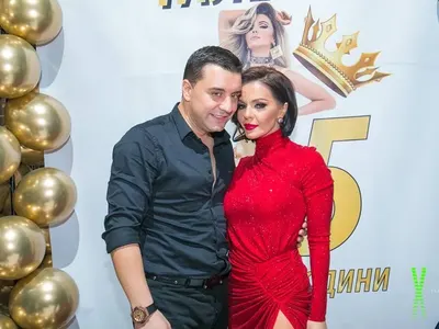 Галена отпразнува 15 години на сцена със шумно парти