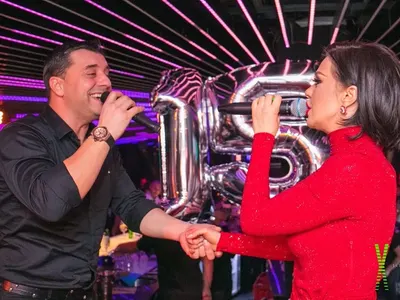 Галена отпразнува 15 години на сцена със шумно парти