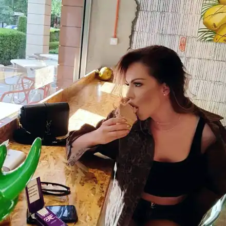 Галена празнува 15 години на сцена с тричасово шоу