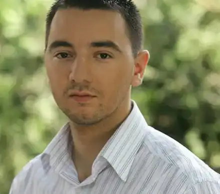 Хекимян се задушава със счупен нос