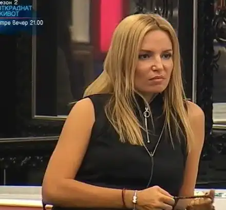 Ирина Тенчева иска 120 бона за джипа си