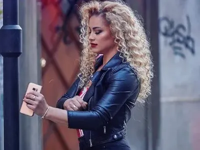 Жената на Джаферович с пластика на корема