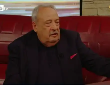 Какво се случва с Гарелов? Журналистът заваля думи в „Шоуто на Слави“, нищо не му се разбира