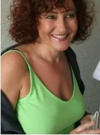 Карат Валя Ахчиева да повдигне бюста