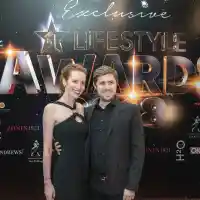 Куп влюбени двойки на церемонията The 1 Lifestyle Awards