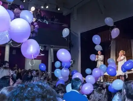 Лилия Маравиля чукна 50 сред дъжд от балони