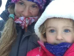 Лора Караджова запозна гаджето с дъщеричката си