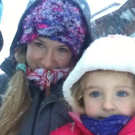 Лора Караджова запозна гаджето с дъщеричката си