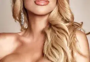 Мис Свят и Мис Вселена Венета Кръстева празнува 27-и рожден ден