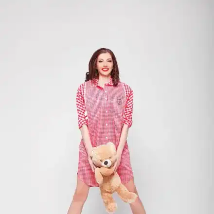 Мисис България Свят 2018 Яна Средкова създаде собствена линия дрехи Green Bsket