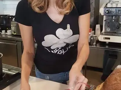 Мисис България Свят 2018 Яна Средкова създаде собствена линия дрехи Green Bsket