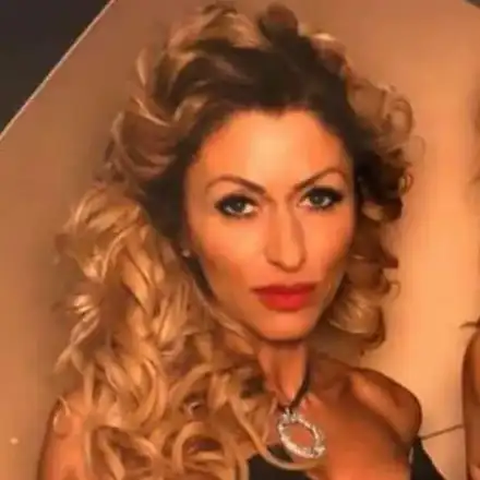 „Мисис България Top of World 2018“ София Паскалева поддържа косата си с анти-ейдж терапия със златен ботокс (Снимки)