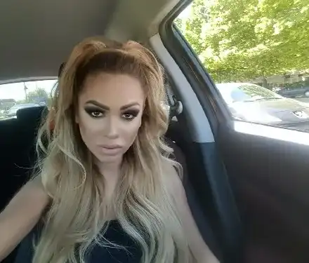 Нора Недкова храни улични котки