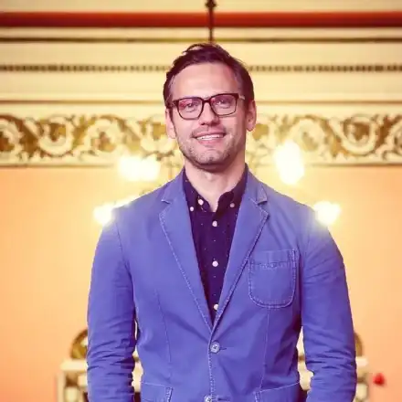 Орлин Павлов в любовна афера с две жени