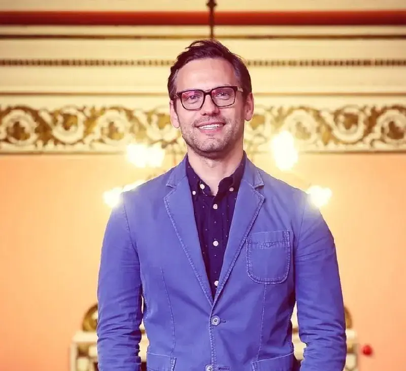 Орлин Павлов в любовна афера с две жени