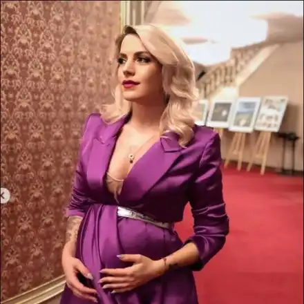 Поли Генова учи мъжа си на български