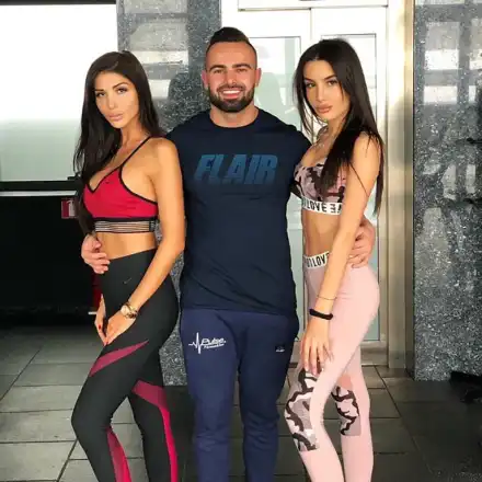 Ричард точи лиги по щерката на Фатик