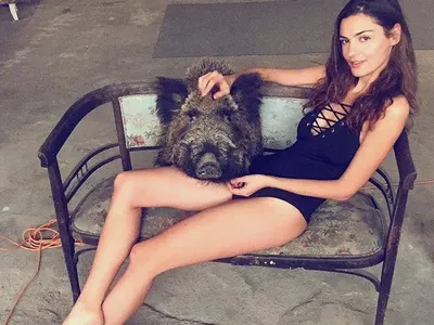 Розмари от „ВИП Брадър” скандализира с отрязана  свинска глава