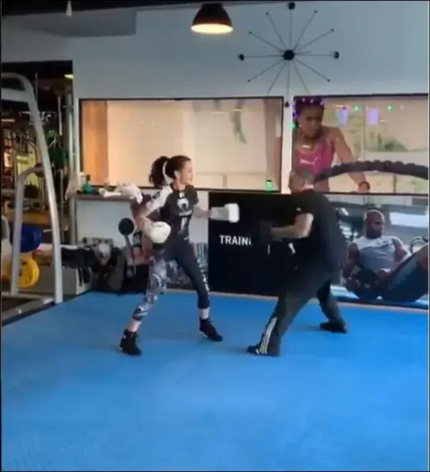 Щерката на Фатик тръгна на бокс