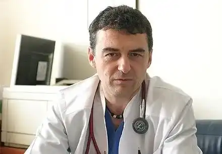 Щерката на проф. Петров празнува пет години брак