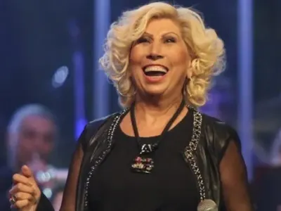 Силвия Кацарова  на баничка и кафе с чанта Луи Вюитон за 4 бона