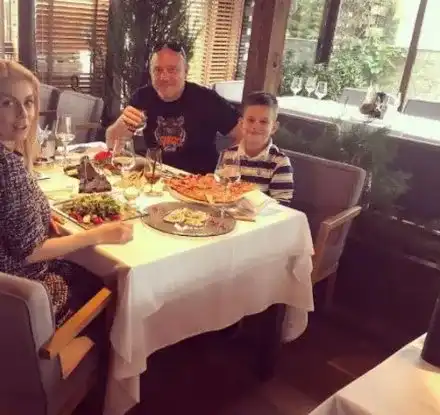 Тишо на Венета Райкова—баща за пример