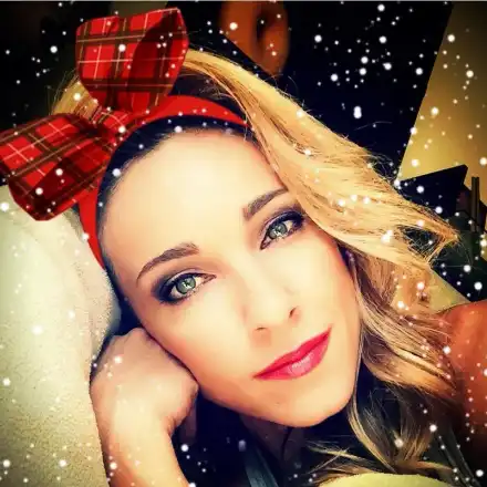 Трай, бабо, за гадже! Алекс Раева опъна бръчки заради млад любовник