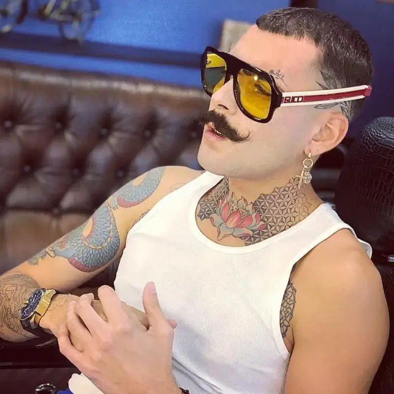 Венци Венц върти любов с колежка (Мелани е хепи за тях)