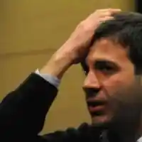 Венелин Петков си боядисва косата