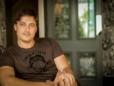 Владо Карамазов купи къща! (Ще се изненадате къде)