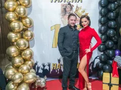 Галена отпразнува 15 години на сцена със шумно парти