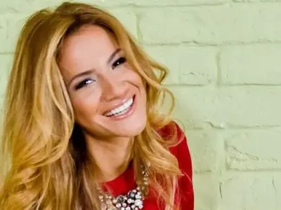 Зейнеб 10 години учи висше