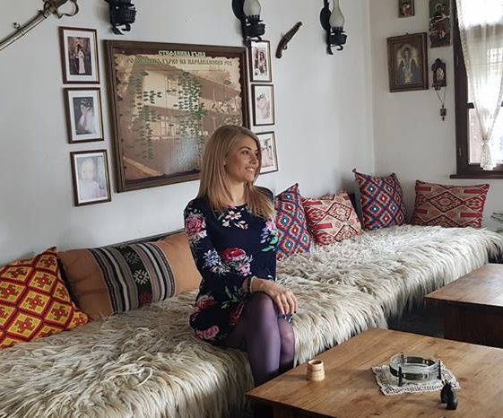 Eва Веселинова избяга на село