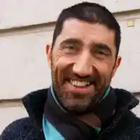 Башар Рахал строява щерките си