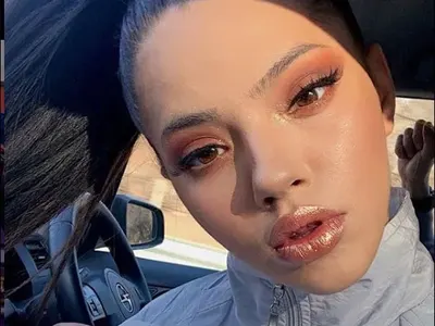 Дара лети с нова кола