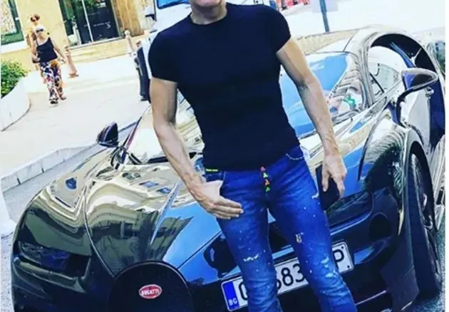 Ексклузивно в HotArena! Потресен очевидец: Баровецът с  Бугати-то щеше да размаже младеж на пешеходна пътека!