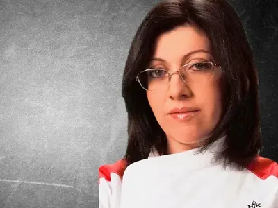 Гичка от „Хелс Китчън“ през февруари! Колоритната готвачка чака второ дете