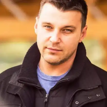 Христо Калоферов щастлив с нов мъж, заживя със столичен зъболекар