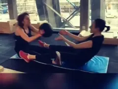 Койна Русева тренира с колежка